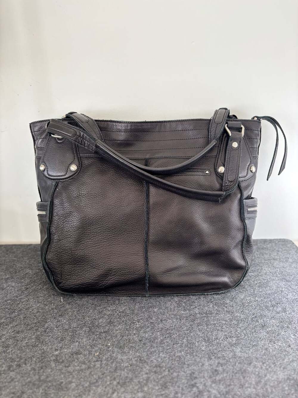 B. Makowski Black Leather Shoulder Bag Leopard Print Lining